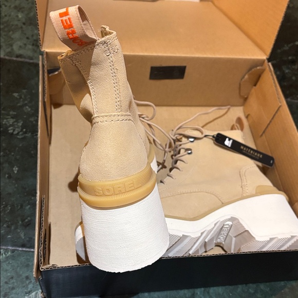 Sorel Women's Hi-Line Heel Lace Boots waterproof- Ceramic Chalk - Picture 4 of 4